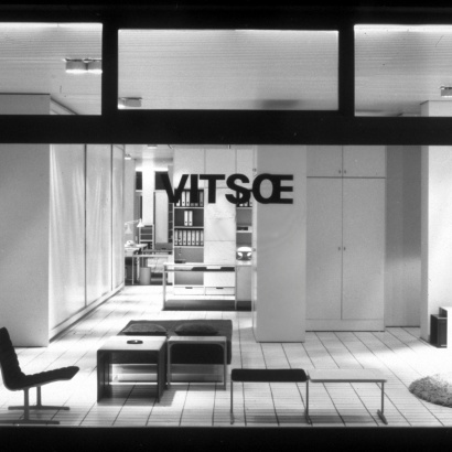 Furniture displayed in the window of Vitsœ&#8217;s previous Frankfurt shop