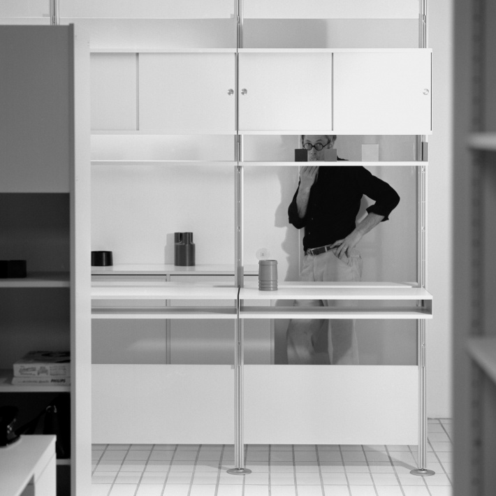 Dieter Rams at Vitsœ’s first shop in Frankfurt, 1971. Photography by Ingeborg Kracht-Rams