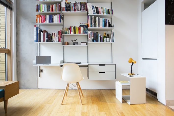 The central desk shelf provides the work surface; the two-drawer cabinet keep things tidy; the 621 Side Table provides illumination