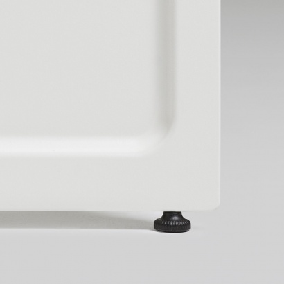 Details of the 621 Table with adjustable foot in black. Removable.