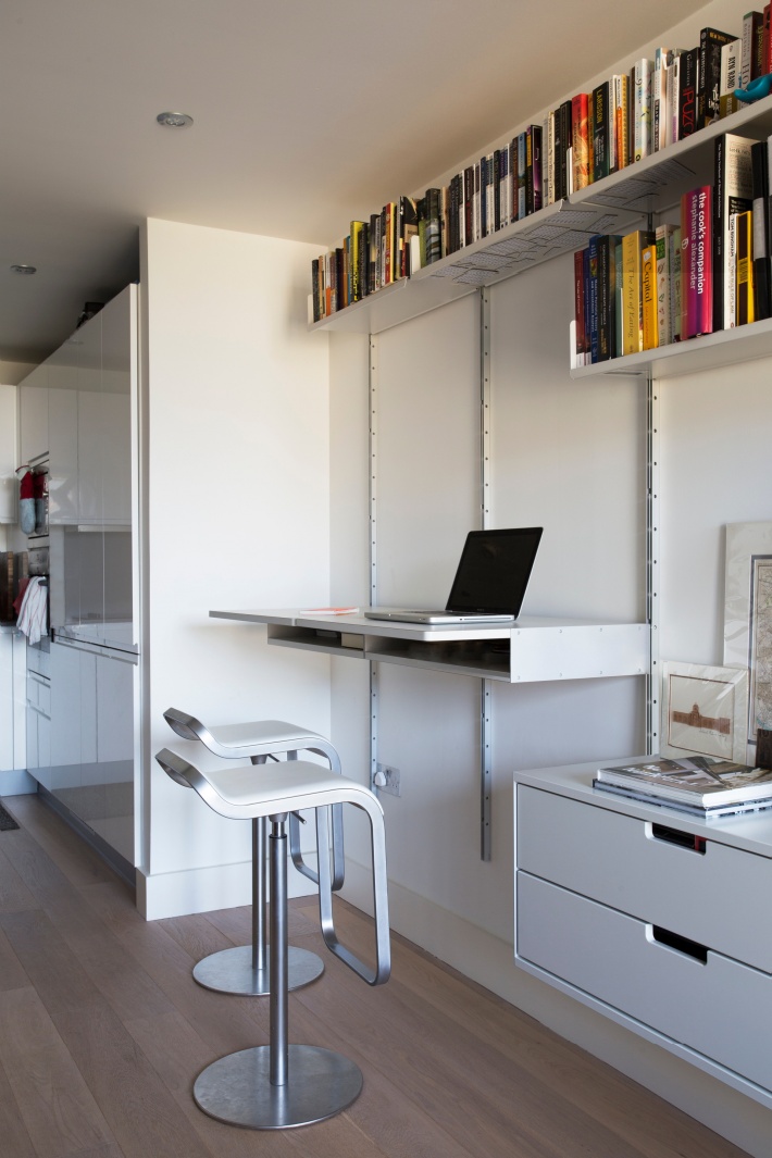 مساحة العمل أو شريط المطبخ؟  فقط قم بإزالة الكمبيوتر المحمول