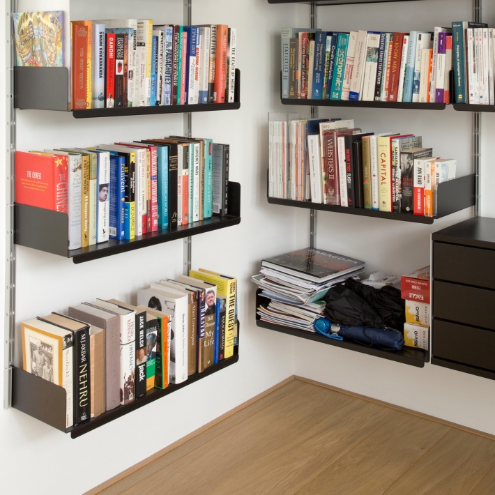 Shelves and prices 606 Universal Shelving System Vitsœ