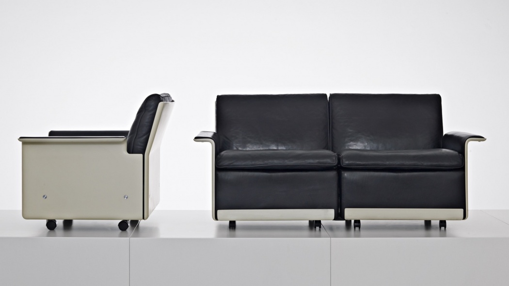 620 armchair and modular sofa on castors, both in leather and off-white shell. 620 Chair Programme designed as a kit of parts by Dieter Rams in 1962 and hand-made by Vitsœ ever since.