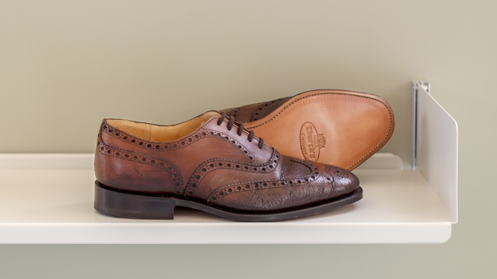 トニー・チェンバー氏が、30年以上に渡り愛用するチャーチの靴。ヴィツゥのエキシビションにて。
