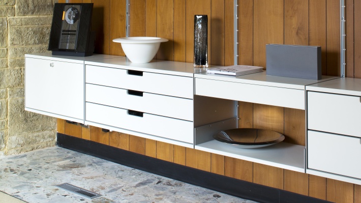 row of floating cabinet, three-drawer. Vitsœ 606 modular shelving system, Designer Dieter Rams