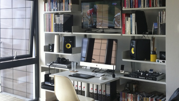 Computer desk and bookshelves for living room workstation. Modern modular shelving, strong metal for heavy objects, vinyl record storage, TV stand. Designer Dieter Rams