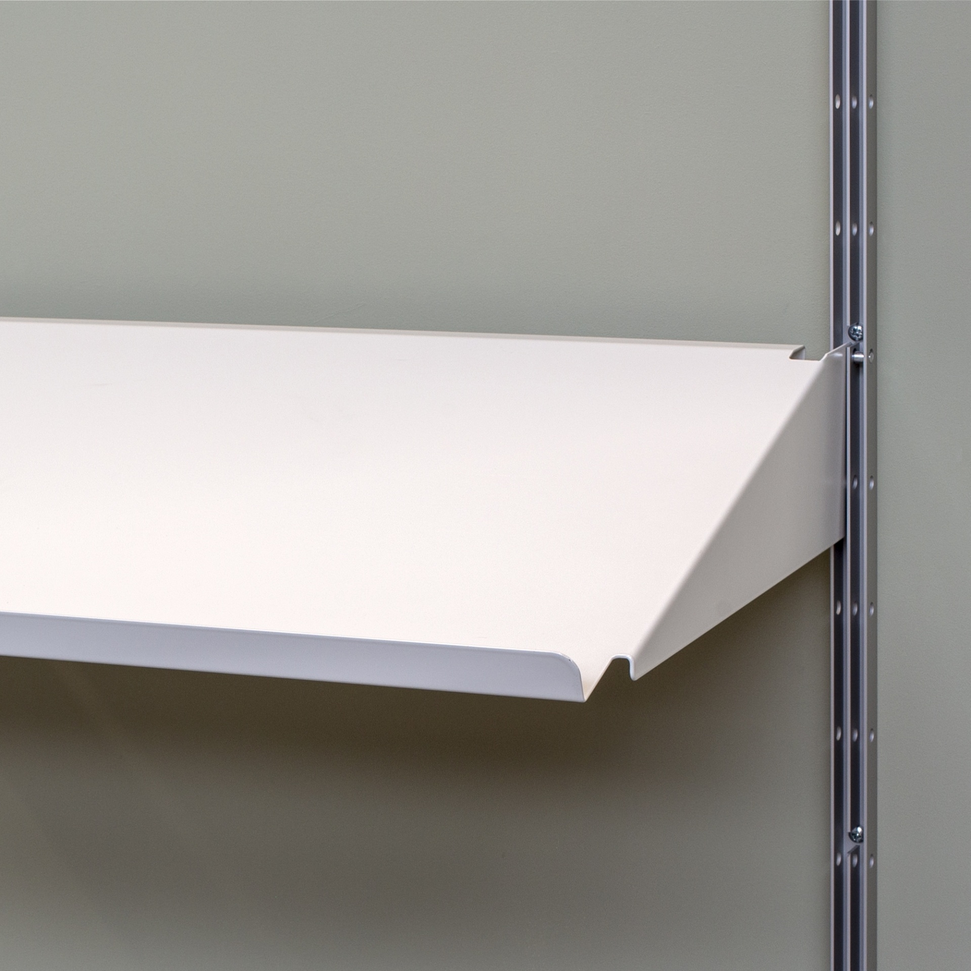 Shelves and prices 606 Universal Shelving System Vitsœ