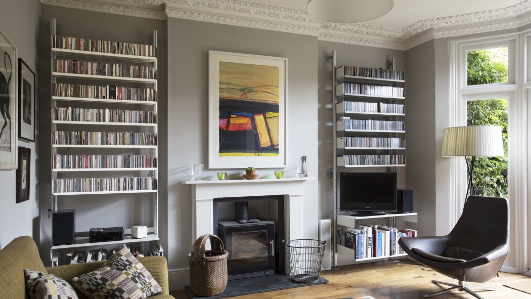 Alcove wall shelves, TV stand and bookshelves, CD and DVD media, hi-fi storage. Adjustable Vitsœ 606 modular shelving system. Designer Dieter Rams