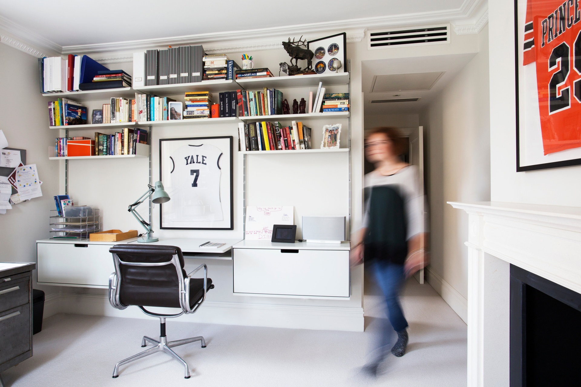 Modular shelving system with floating desk and strong shelves for heavy books and box file storage. Above desk shelving unit, wall-mounted bookshelf, modern study room/office solutions, off-white. Designer shelves, Dieter Rams. Vitsœ 606 Universal Shelving System