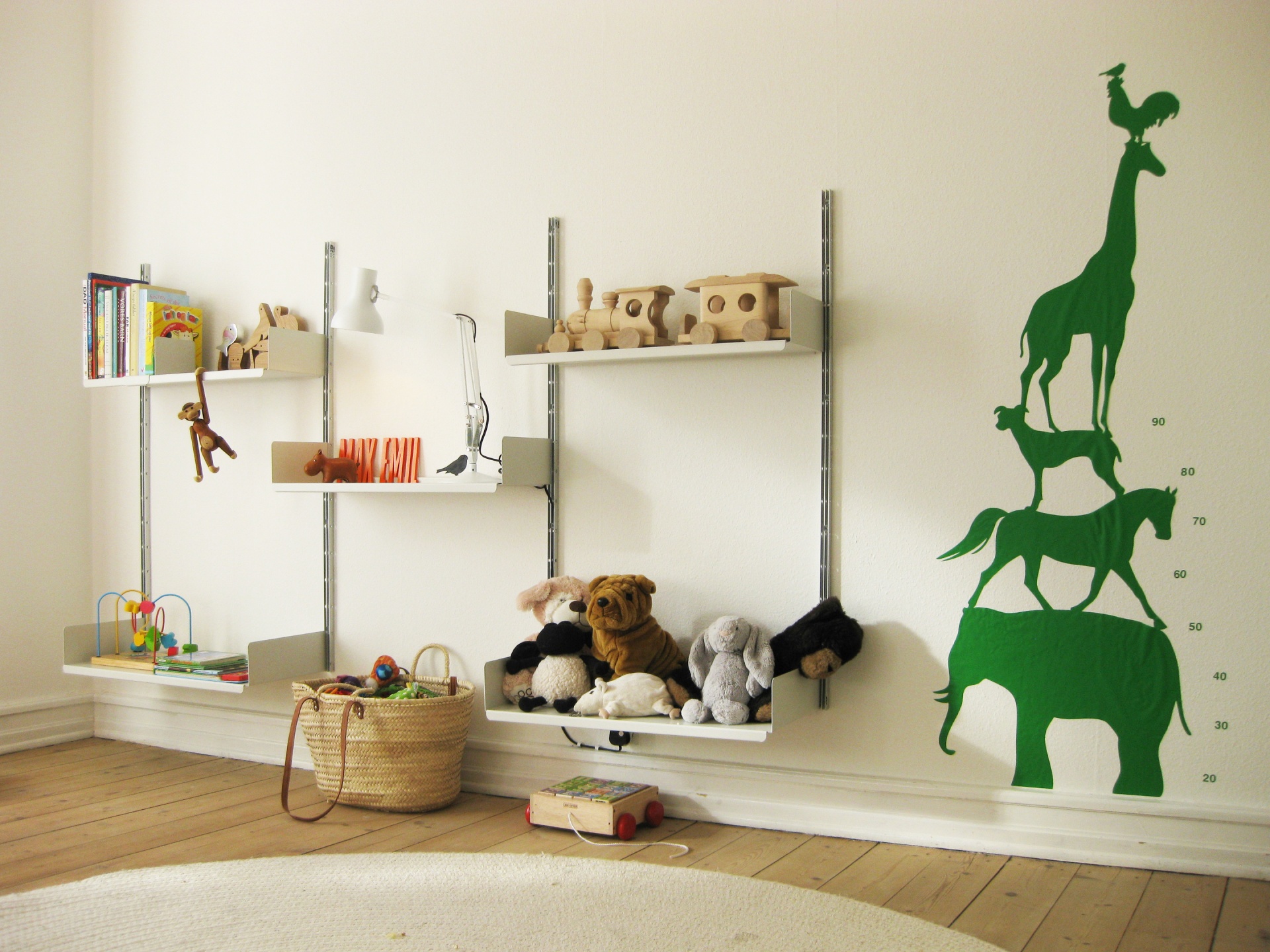 Kids toy storage shelves in nursery/playroom. Modern, minimalist. Off-white. Designer Dieter Rams. Vitsœ 606 Universal Shelving System