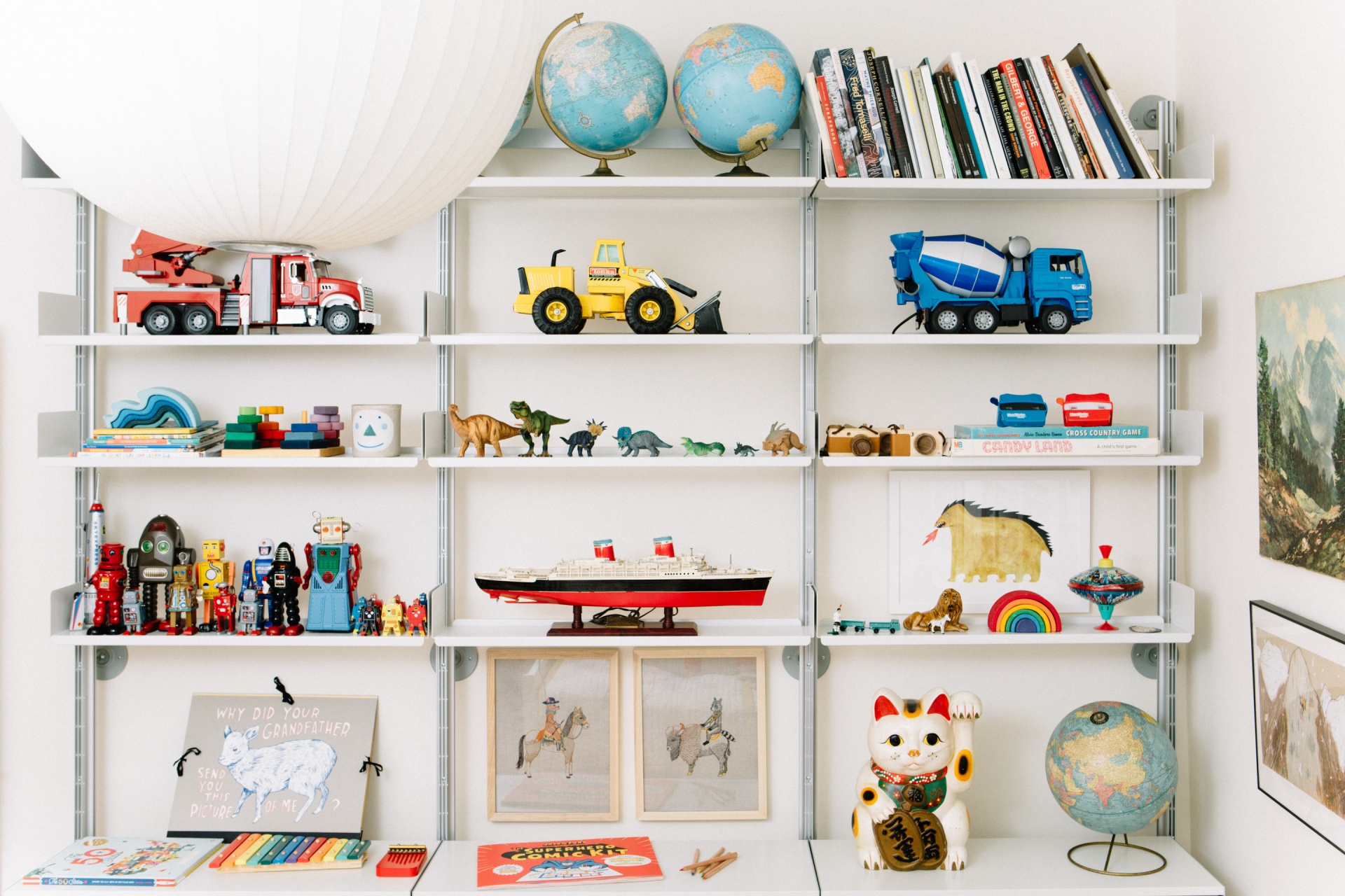 Kids wall shelving in children’s bedroom or playroom with toy storage unit, strong shelves. Off-white. Vitsœ 606 Universal Shelving System. Designer furniture, Dieter Rams