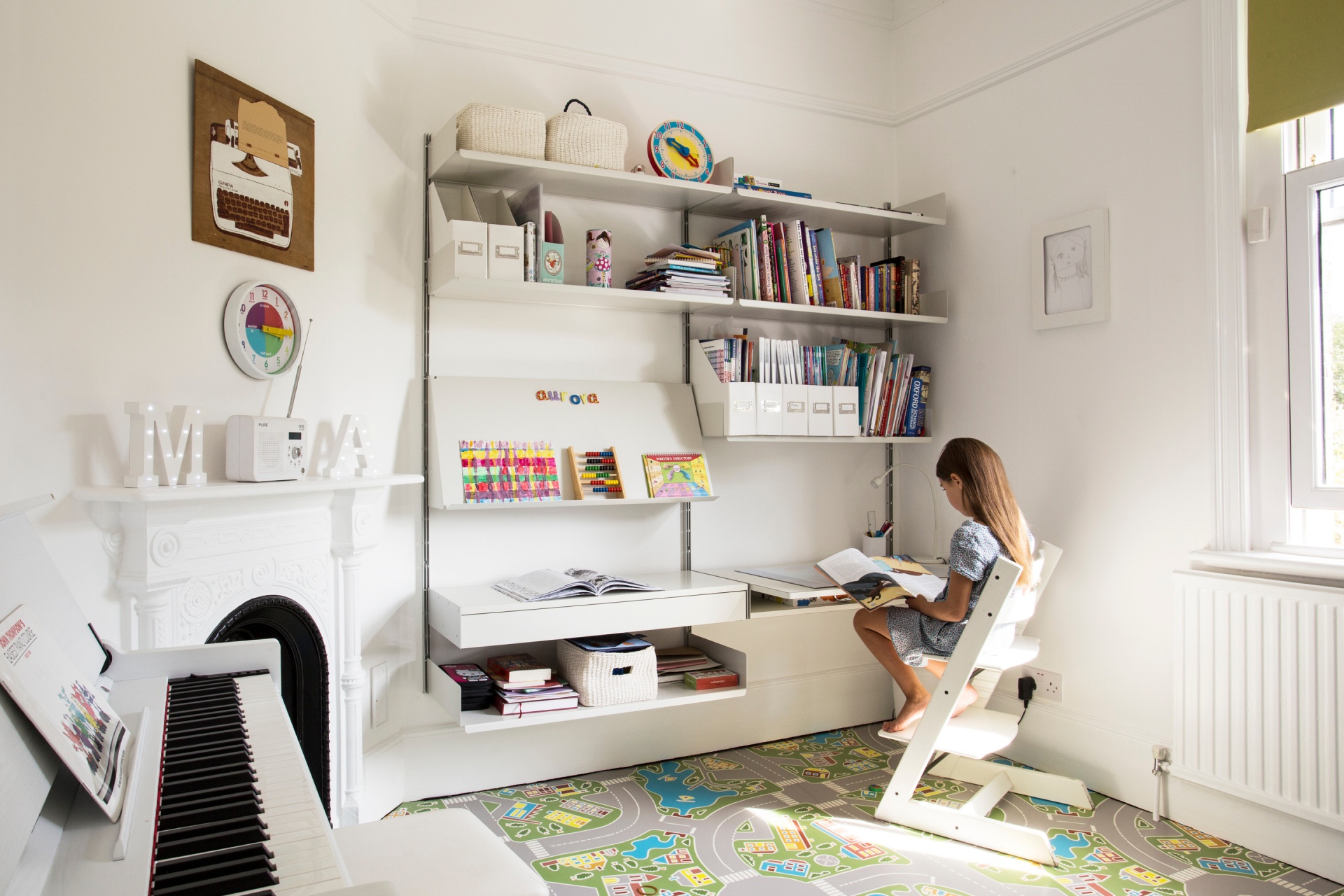 Kids desks for study room, home school, wall mounted built-in desk with drawer, bookshelves, storage shelves, art display. Vitsœ Modular 606 Universal Shelving System. Designer furniture, Dieter Rams