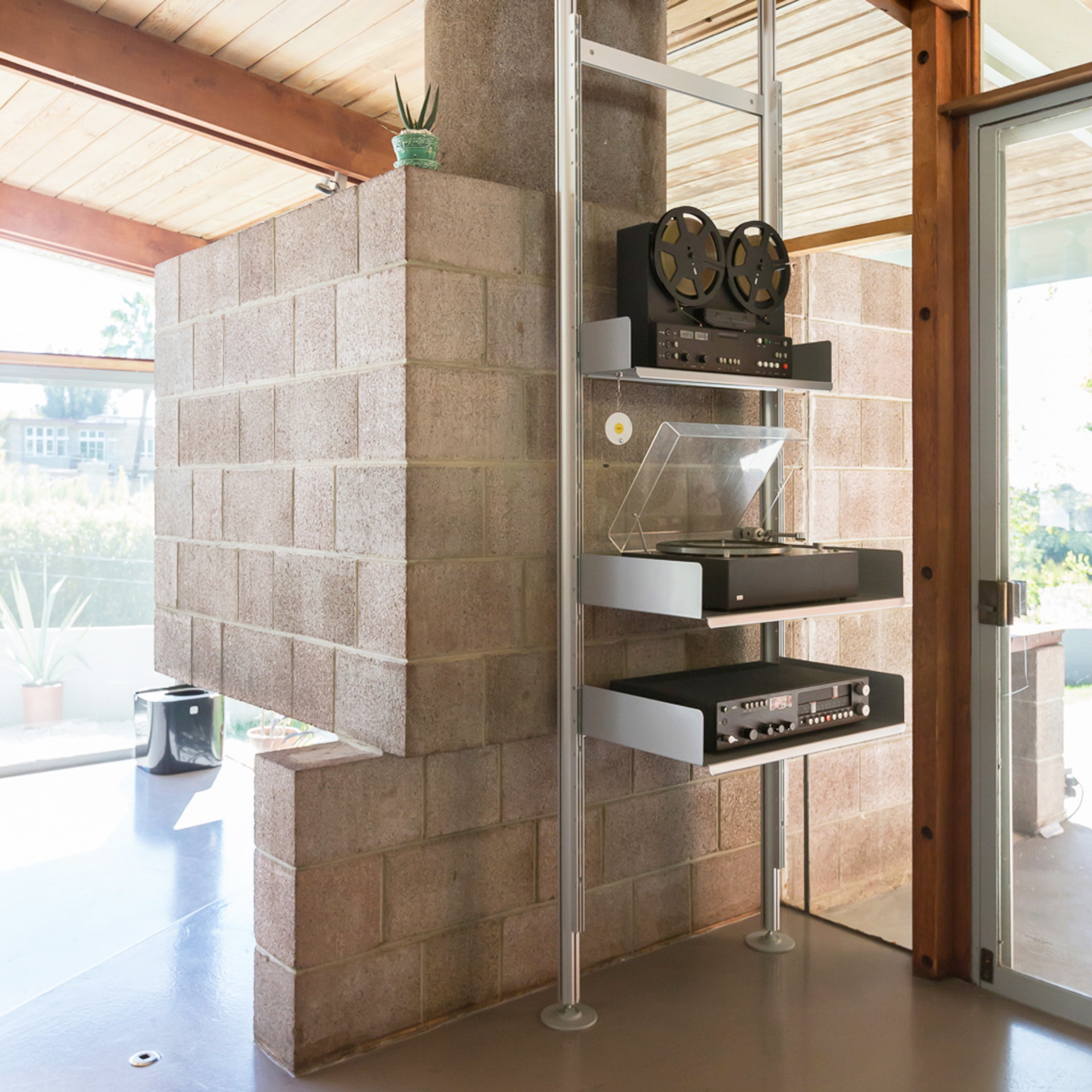 HiFi rack. AV equipment shelving. Floor to ceiling compressed modular 606 system. Designer strong shelves Dieter Rams. Vitsœ.