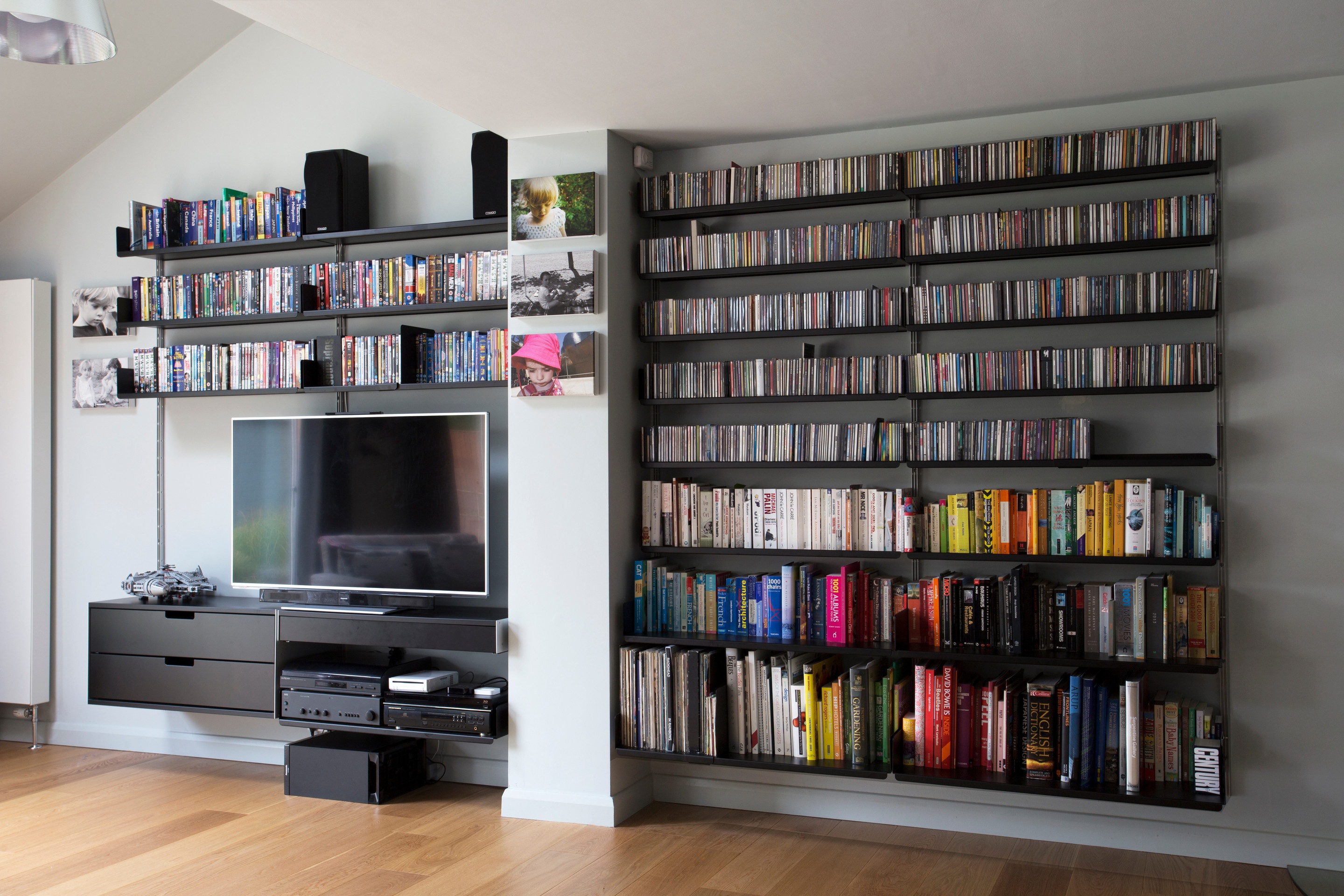 Entertainment center, TV stand sideboard and bookshelves combination, media shelf for DVD and CDs. Modern modular 606 shelving system. Designer Dieter Rams. Vitsœ