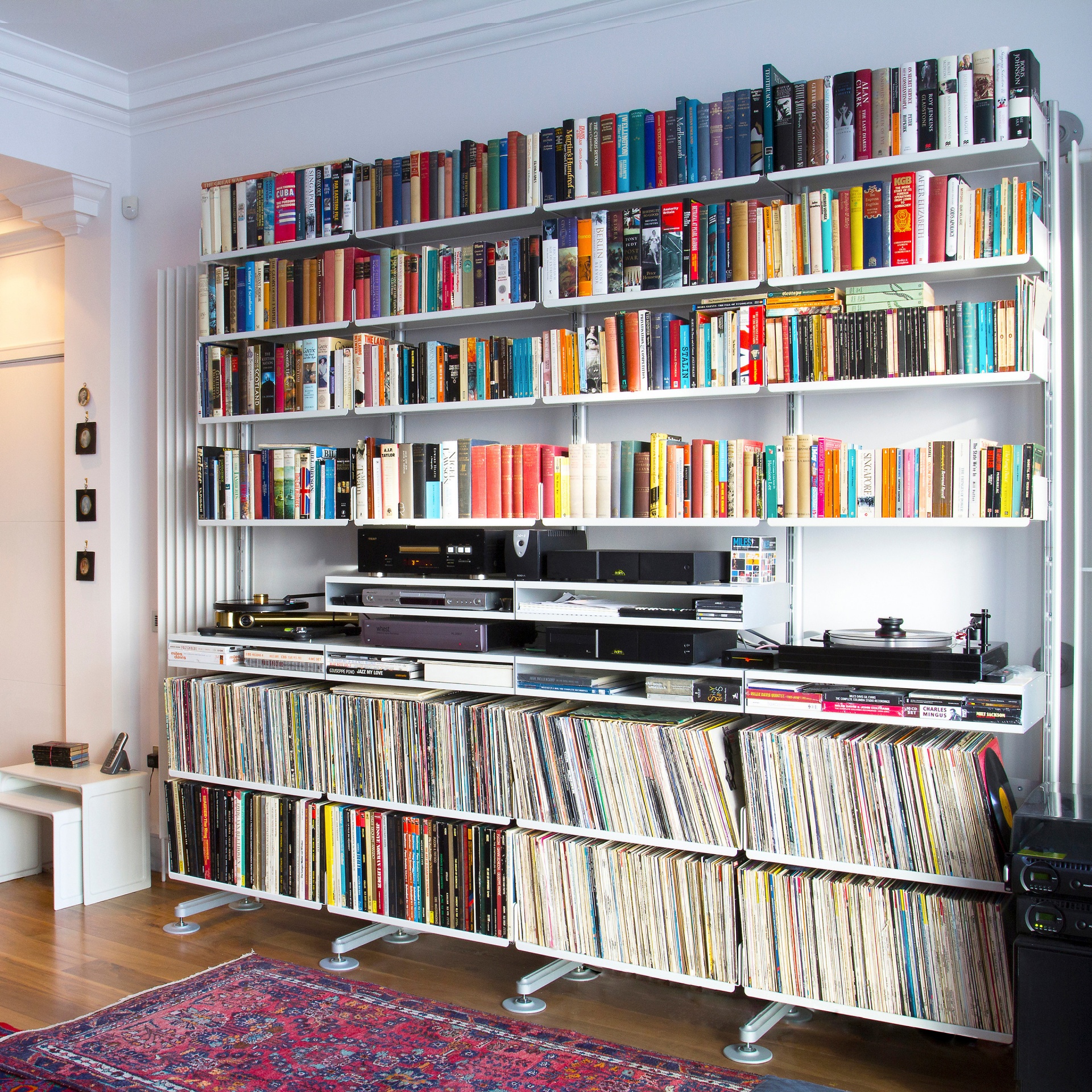 Gallery | 606 Universal Shelving System | Vitsœ