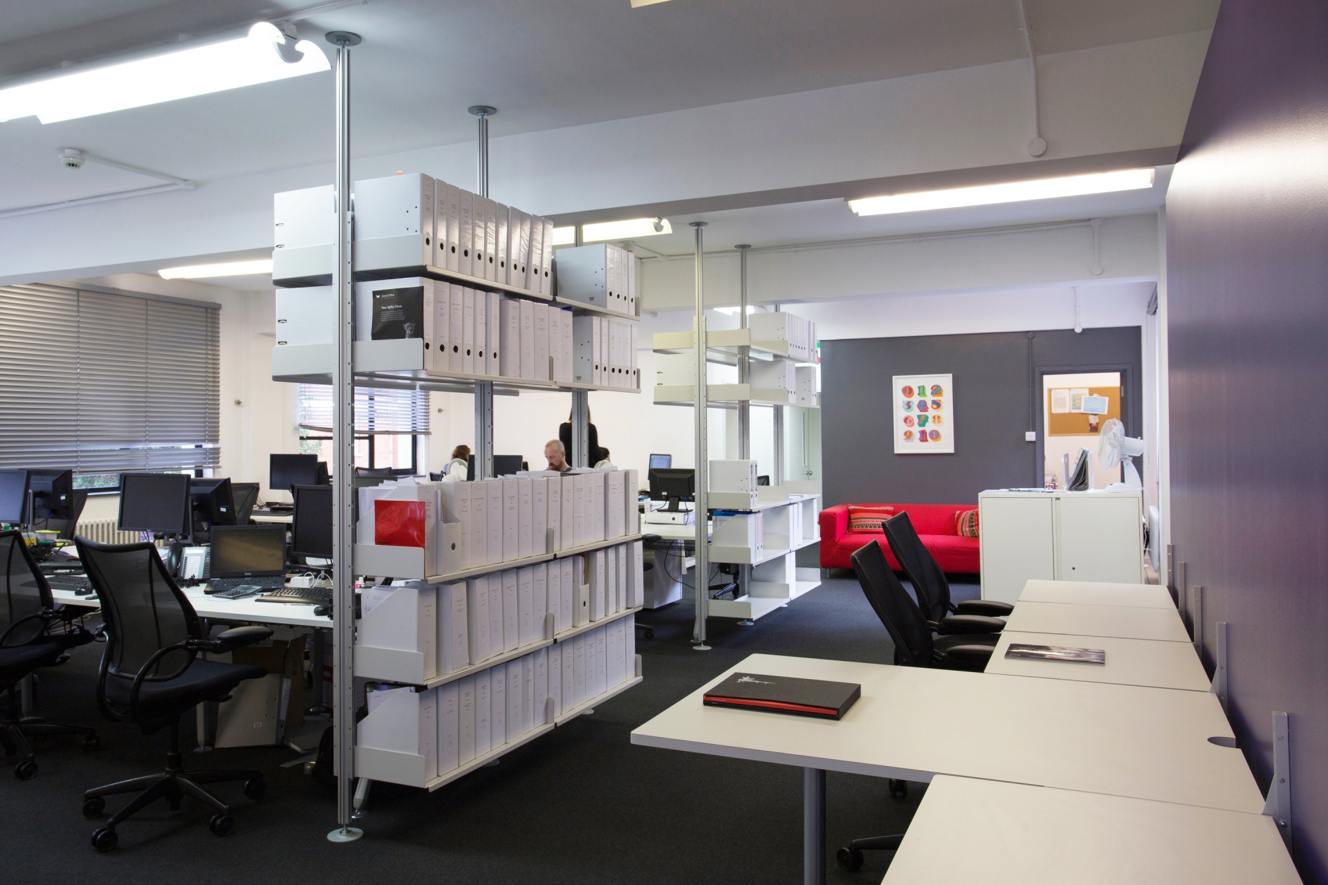 Modern office furniture, metal shelves 30 cm for filing, bookshelves. Vitsœ 606 Compression modular shelving system, computer wall desks with under desk drawer for space saving. Designer shelves, Dieter Rams.