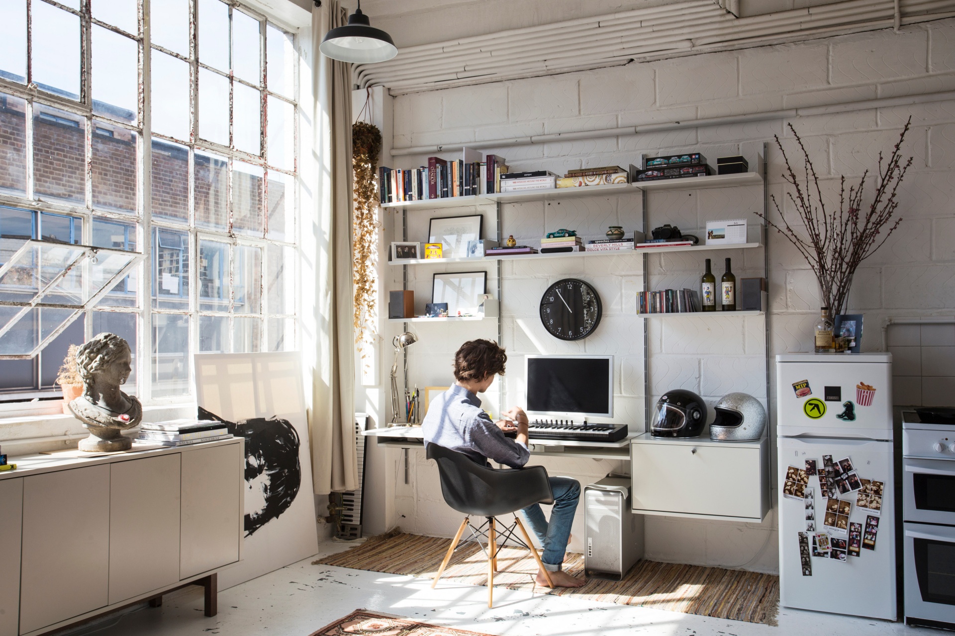 modern live work space, lockable cabinets, open shelving, computer desk, under desk drawer, space saving storage. Home office workstation, small apartment. Vitsœ 606 modular shelving system. Designer shelves Dieter Rams.