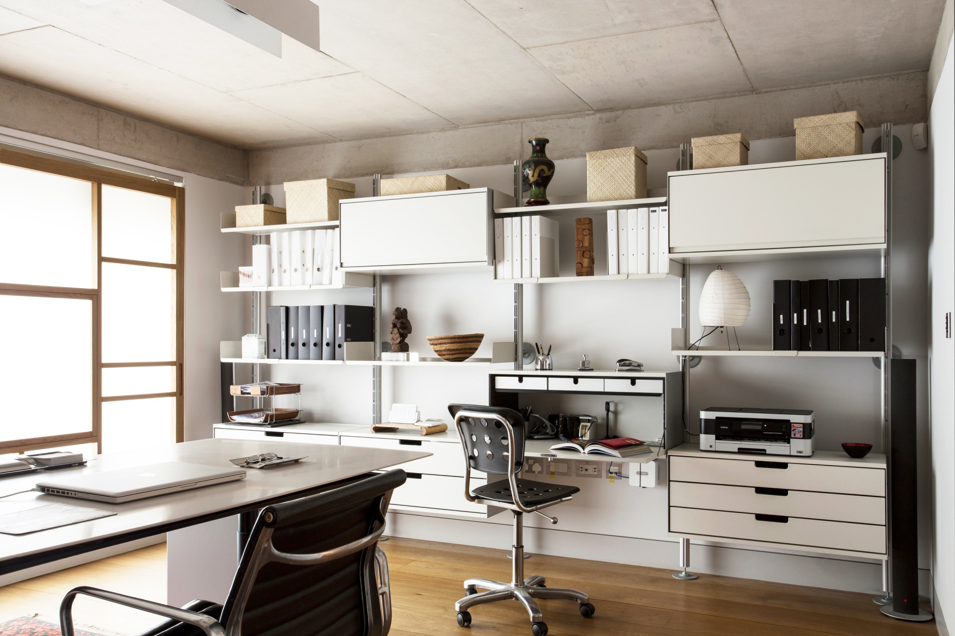 Modern office furniture, metal bookshelf 30 cm and lockable cupboard, 2 and 3 drawer filing cabinets. Vitsœ 606 modular shelving system, computer desks space saving. Designer shelves, Dieter Rams.