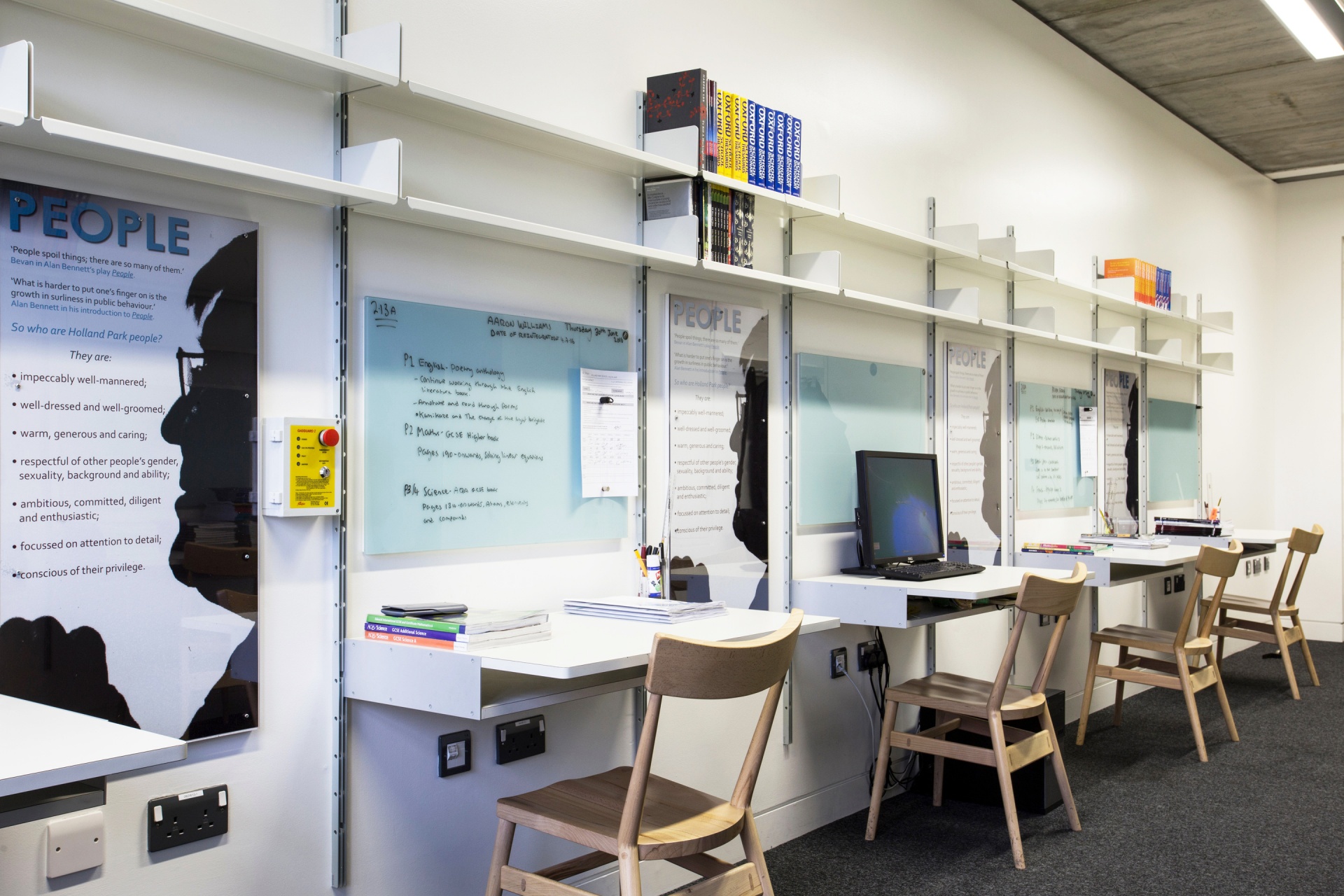 Floating desk with drawer and shelves above. Strong metal. Modern office. Track system. Vitsœ 606 modular shelving. Designer shelves Dieter Rams.