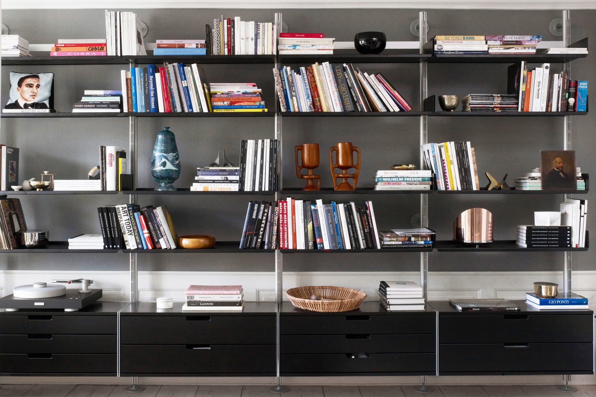 Library with 606 Universal Shelving System