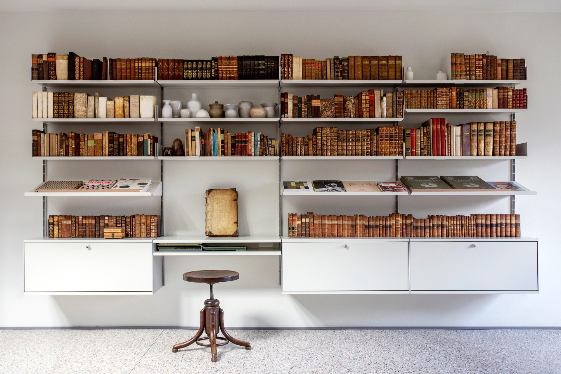 Library with 606 Universal Shelving System