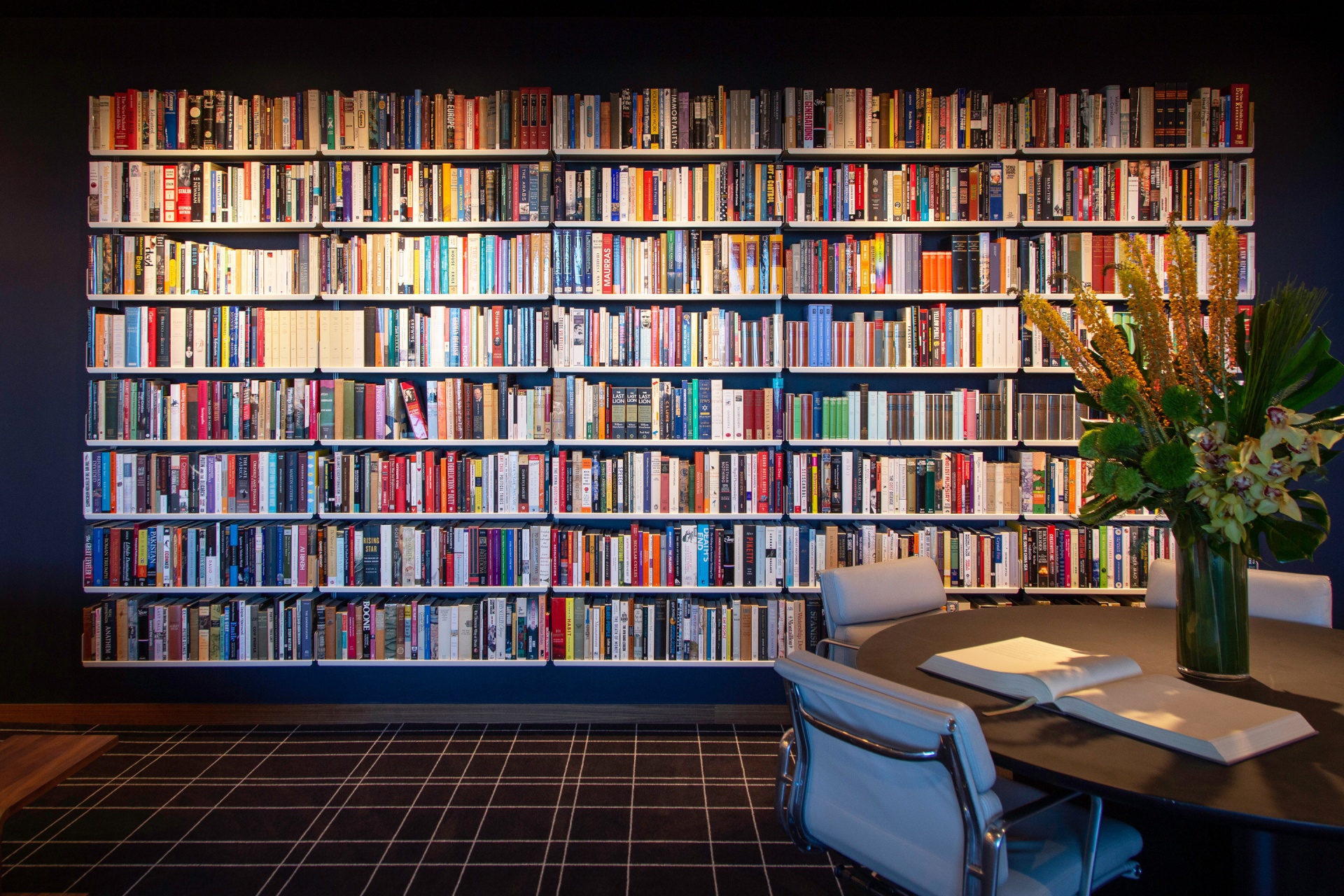 Library with 606 Universal Shelving System