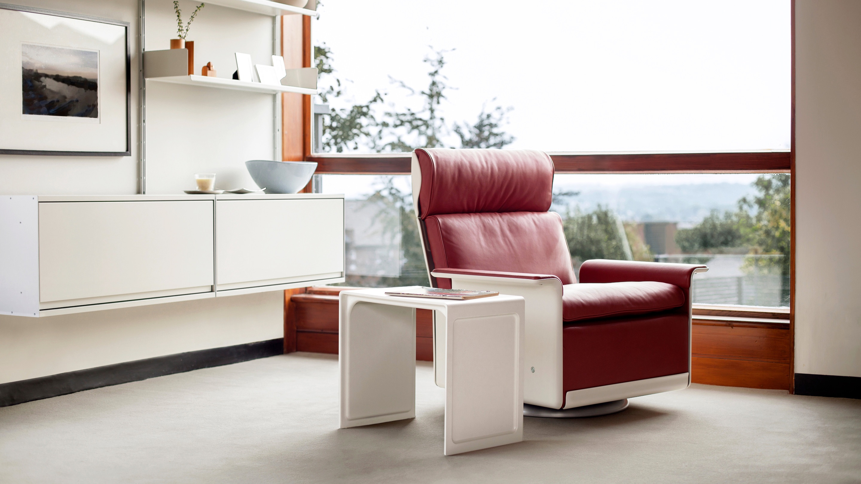 Armchair side table. Coffee, book, magazine. Vitsœ 621 nesting pair side table. Designer Dieter Rams.