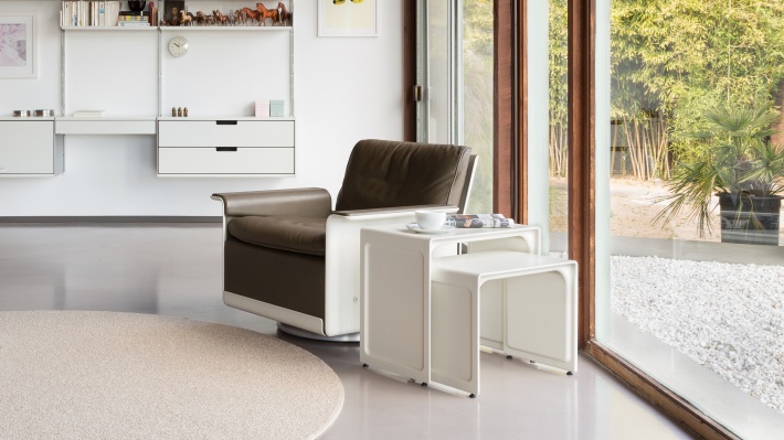 621 nesting pair of white tables, alongside a single seat 620 chair