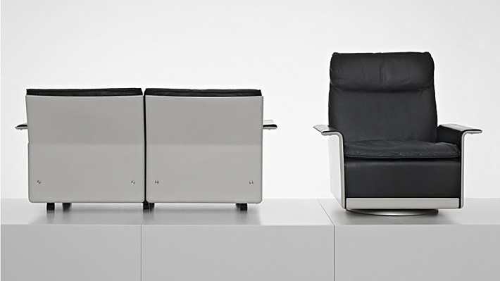 High back leather armchair in black. leather. Modular two-seater sofa. Design Dieter Rams.