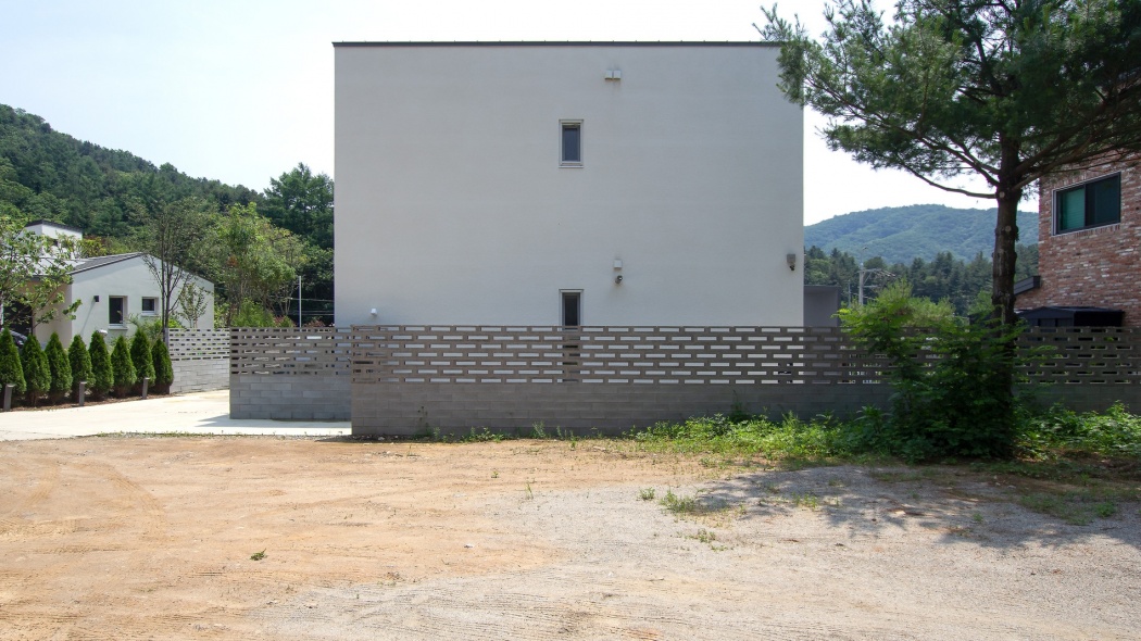 Die Hausfassade von Sairom und PJ Lee in Südkorea.