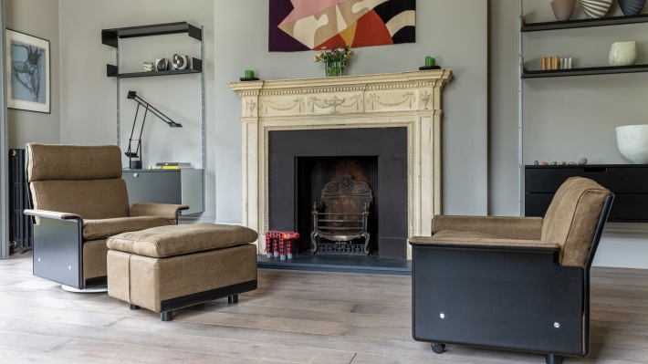 High back 620 armchair and footstool, in linen fabric, colour Loden. Design Dieter Rams.