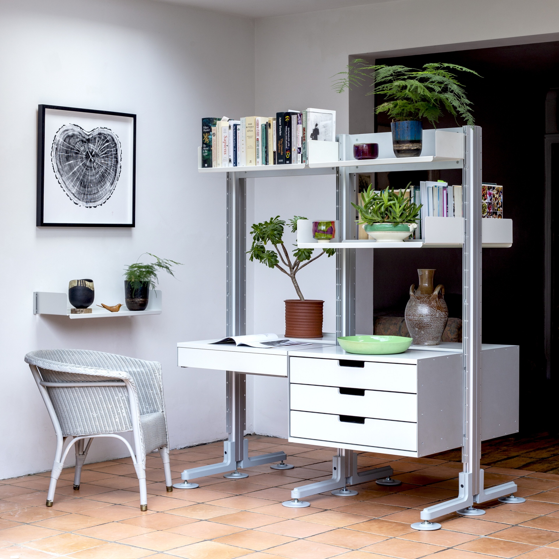 Gallery 606 Universal Shelving System Vitsœ