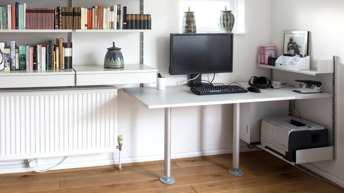 Shelving home office. modular wall mounted desk, strong metal shelves. Designer Dieter Rams for Vitsœ