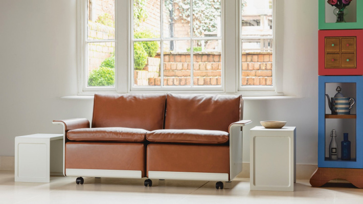 Two-seater sofa in cinnamon with 621 side tables